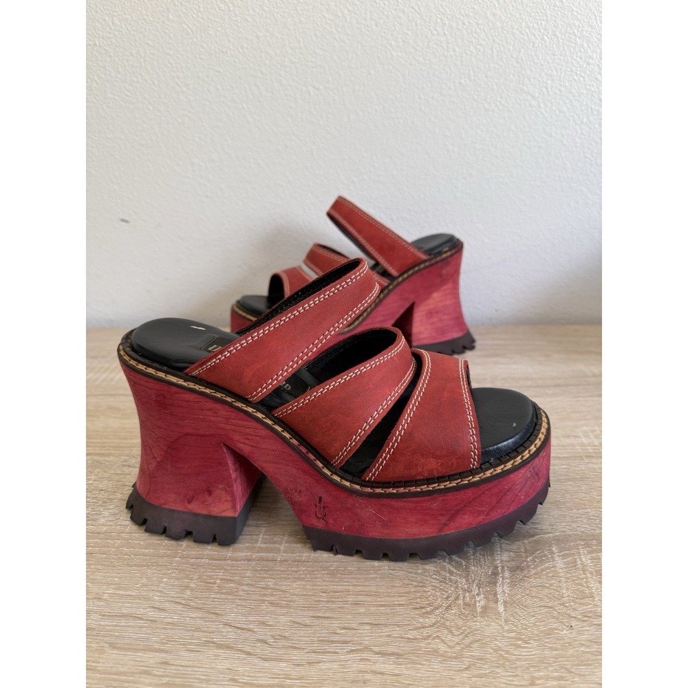 London Underground Vintage 90s Red Leather Wood Chunky Platform Sandals Sz 9